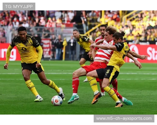 多特蒙德边路传中威胁大，比赛节奏明显加强